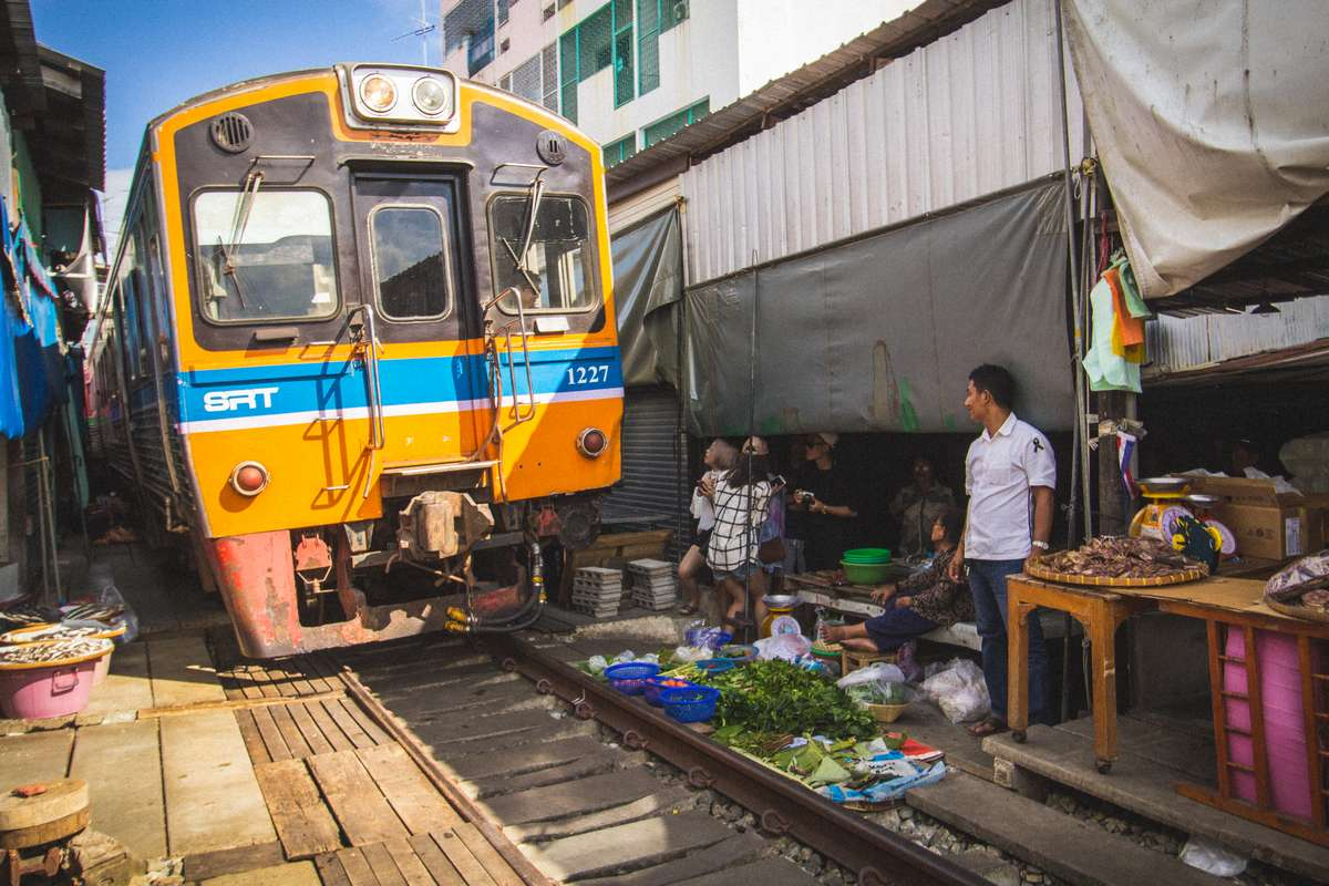 Bangkok to Maeklong