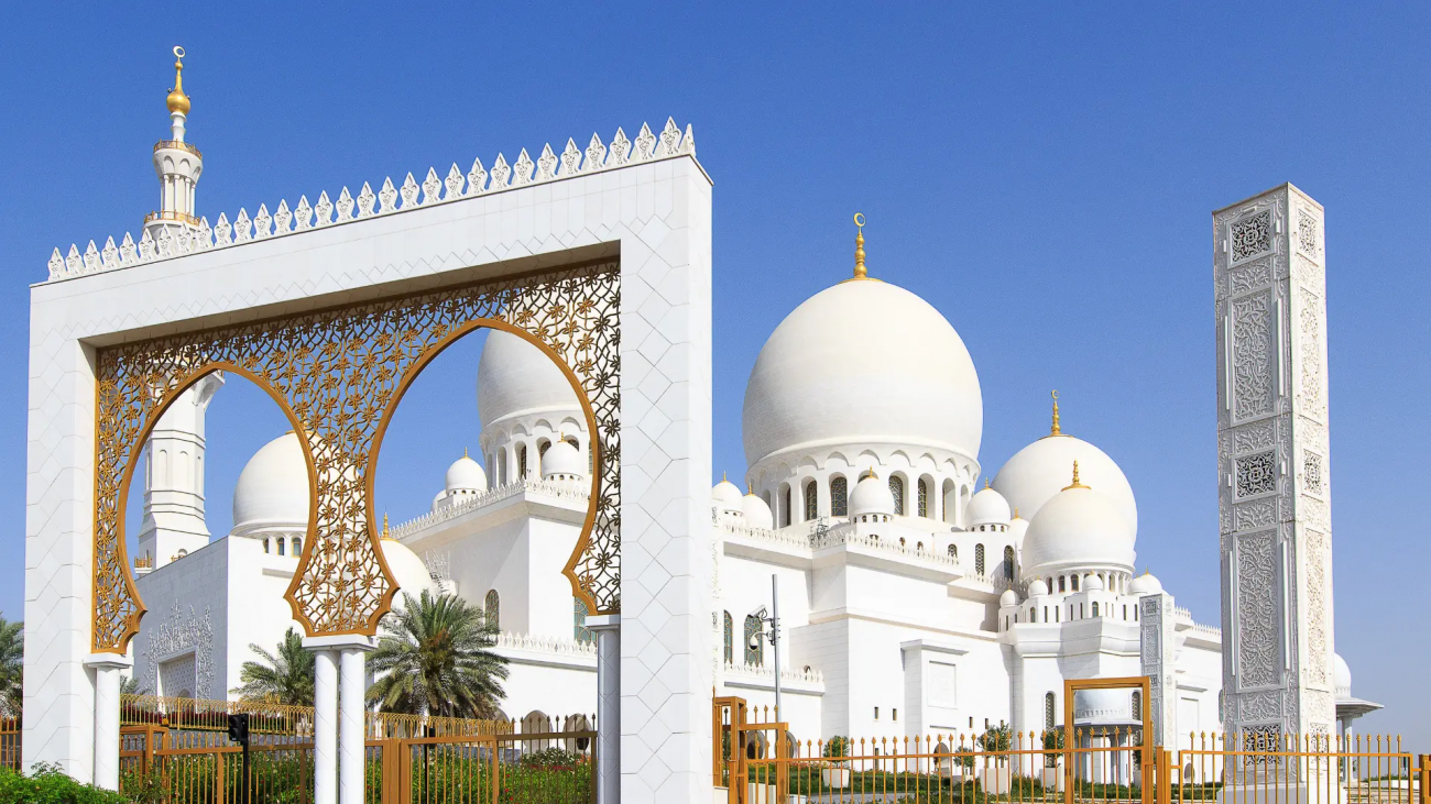 The UAE Experience: From Desert to Luxury