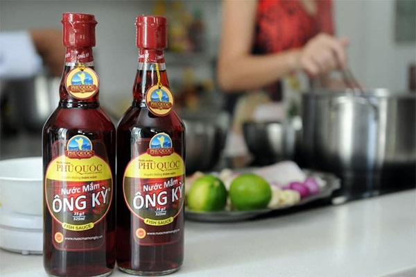 man cooking with Phu Quoc Fish Sauce